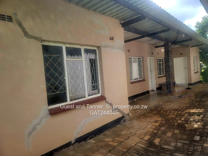 9 Bedroomed house For Sale In Gunhill