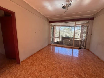2 Bedroom Flat & Apartment