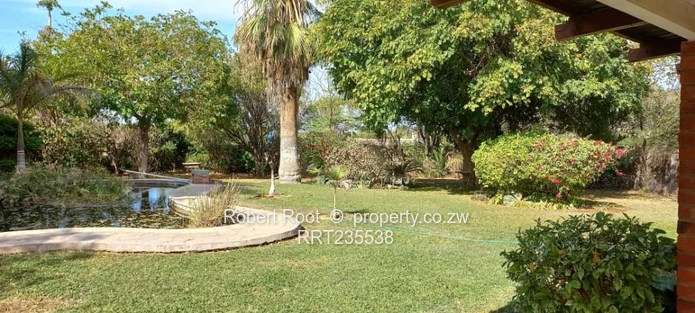  Spacious Family Home with Cottage, Pool & Borehole!