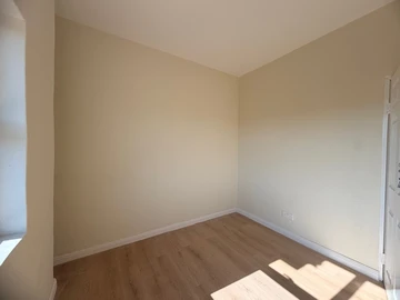 3 Bedroom Flat & Apartment