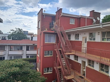 2 Bedroom Flat & Apartment