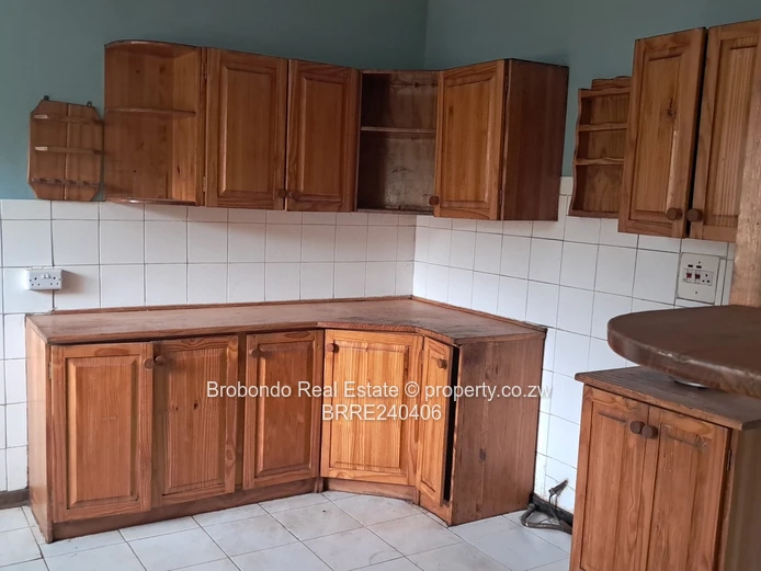 Sunridge House with Harare Drive Frontage for rent!