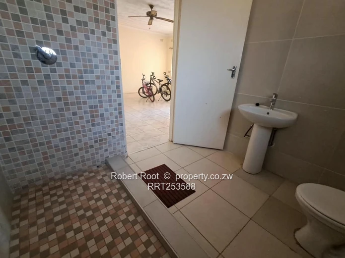 Sunny 2-Bed Cottage in Kambanji, Borehole & Tiled Floors