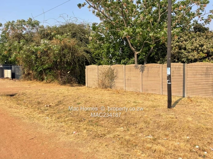 Spacious Property with Deeds & Cottage