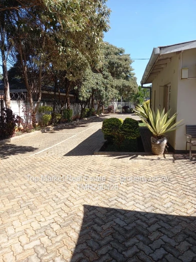 Eastlea Office for rent (share space)