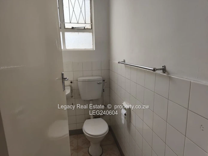 Contemporary 3 Bedroom Flat With Lounge And Kitchen – Northern Heights