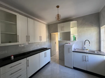 2 Bedroom Flat & Apartment
