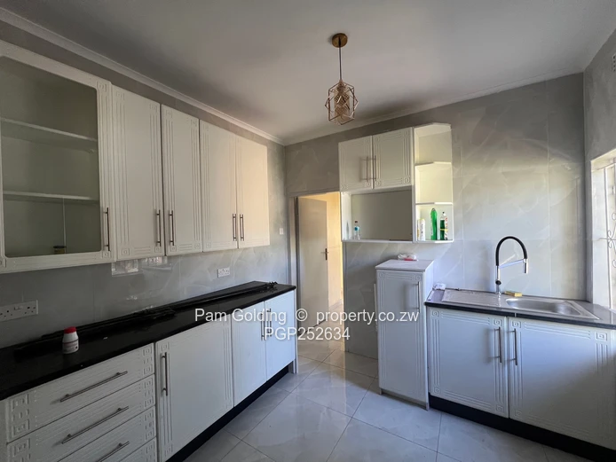 2 Bed Flat in Avondale