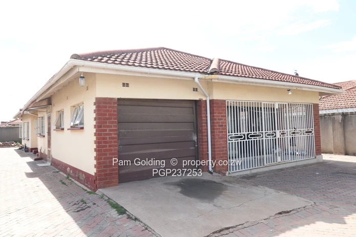 House for sale in Waterfalls/Picnic Park Area (Sole Mandate)