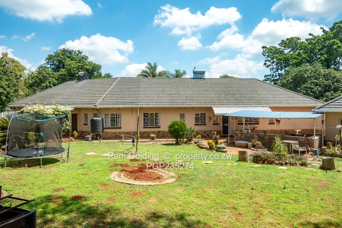 Spacious home walking distance to St Johns College  (Sole Mandate)