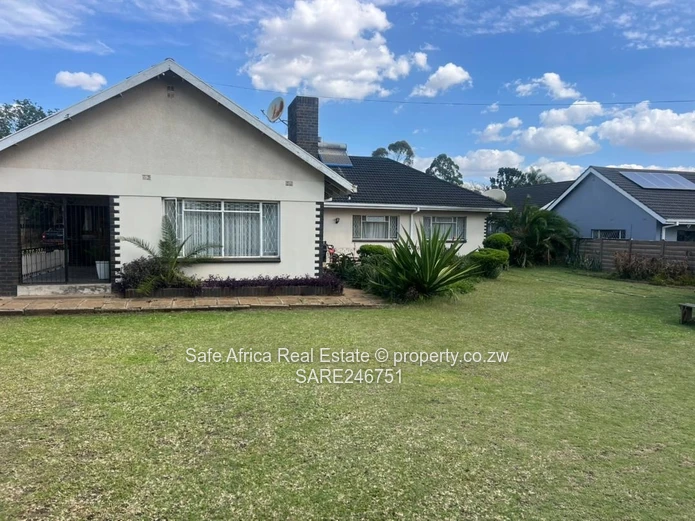 Spacious 4-Bed Home in Eastlea on 1700m² with Borehole