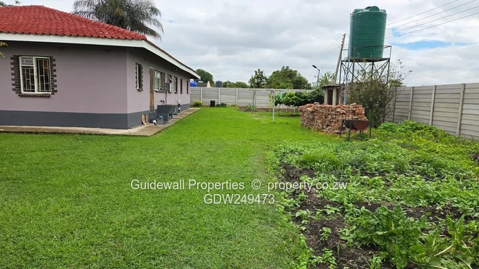 4 bed house for sale in Monavale on 1046sqm with deeds