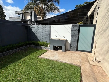 4 Bedroom Flat & Apartment