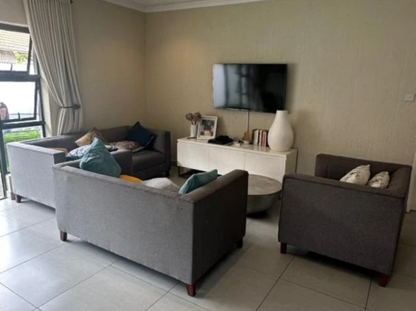 3 Bedroom Flat & Apartment