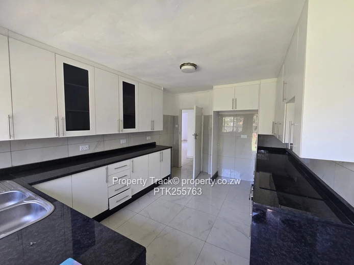 Neat house to let immediately available 