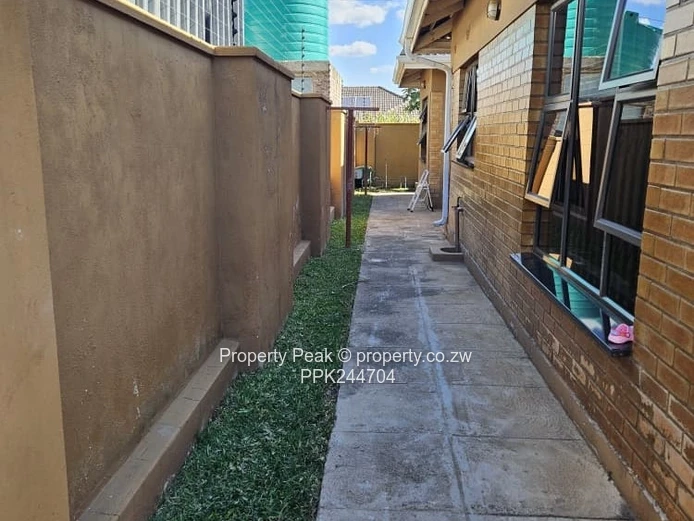 Madokero Beautiful Home For Rental — Modern Kitchen & Borehole