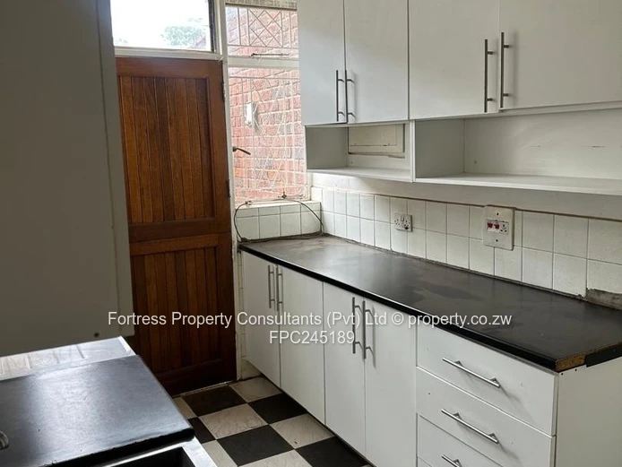 Renovated 3-Bed Duplex Townhouse with Fitted Kitchen & Borehole in Avenues
