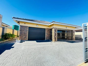 Elegant 4-Bedroom Home in Mabvazuva: Solar-Powered Oasis