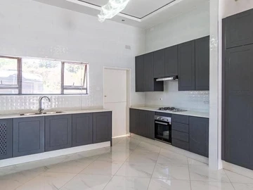 3 Bedroom Flat & Apartment