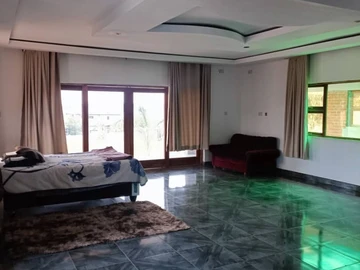 7 Bedroom House