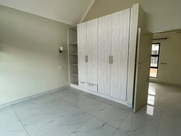 3 Bedroom Flat & Apartment
