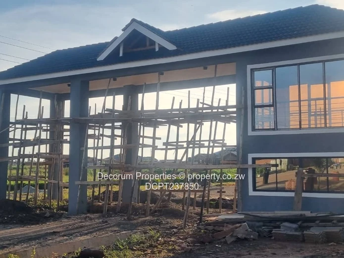 800m²- 1 200  Stand in Haydon Shine Plus— Tarred Roads