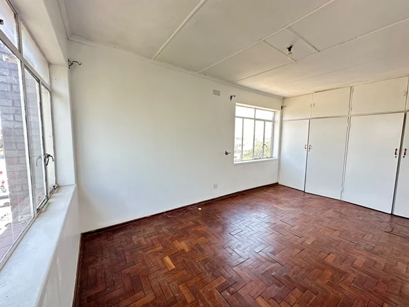 3 Bedroom Flat & Apartment