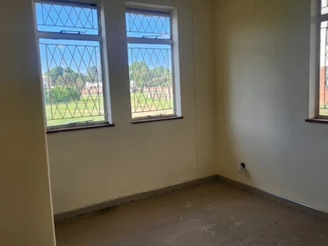 2 Bedroom Flat & Apartment