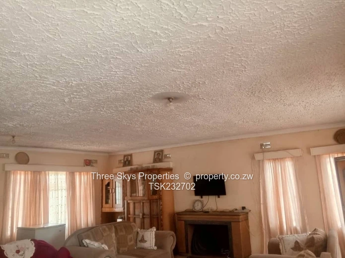 Budiriro House With Borehole