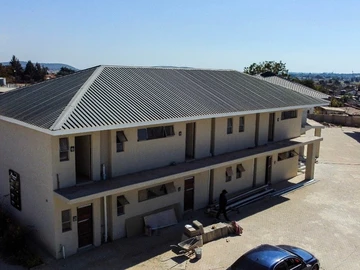 2 Bedroom Flat & Apartment