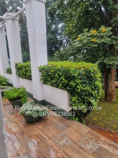 3 Beds Helensvale ,fully furnished garden flat to let 