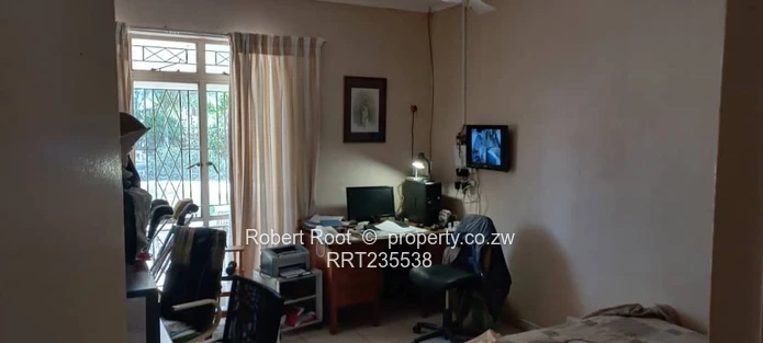  Spacious Family Home with Cottage, Pool & Borehole!