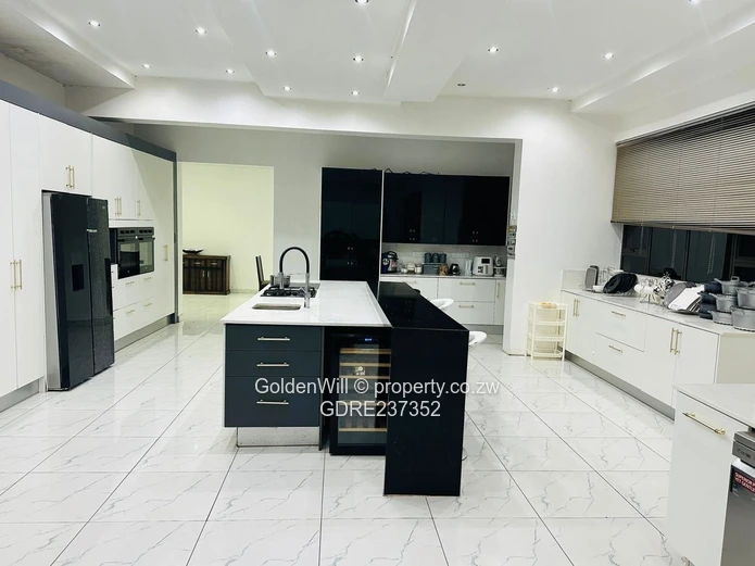 Gletwin 6 Bedroomed House To Rent