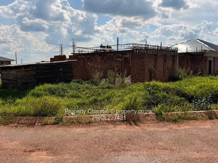 incomplete house  4 bedrooms all ensuite, open plan lounge,dinning,kitchen,guest toilet