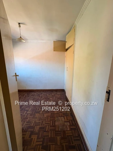 Spacious 2-Bed Verandah Flat in Belvedere 