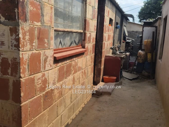 2-Bedroom Home for Sale in Zengeza 1