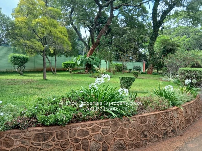 Spacious Simplex 2-Bedroom Flat with Garage & Playground Access