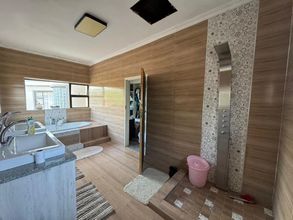 6 Bedroom House