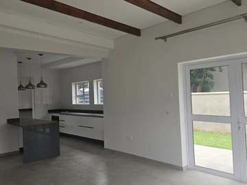 3 Bedroom Flat & Apartment