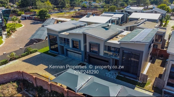 Elegant Upmarket 5 Bedroom Townhouse for Sale.