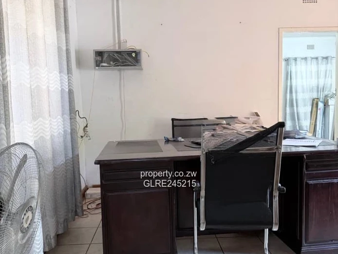 2-Bed Emerald Hill Townhouse - Tiled Interiors & Borehole