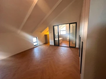 4 Bedroom Flat & Apartment