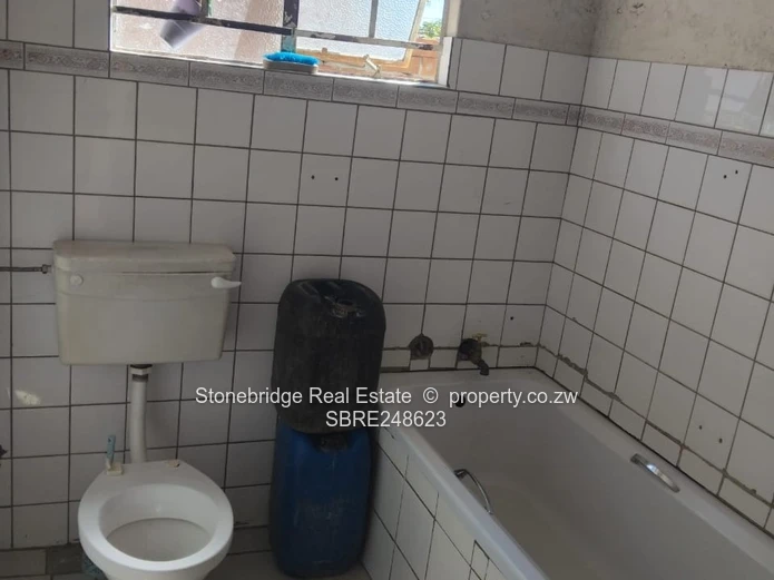 3 Bedroomed House in Lobengula West for sale