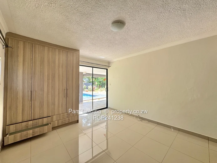 Upmarket Townhouse - Helensvale 