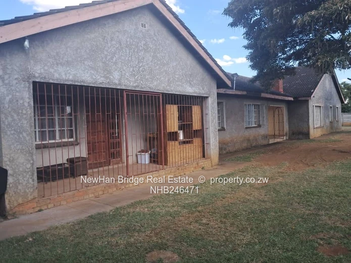 Borrowdale 4-Bed Home with Cottage on 1534m² Stand with Borehole