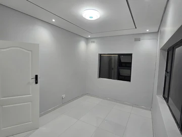 4 Bedroom Flat & Apartment