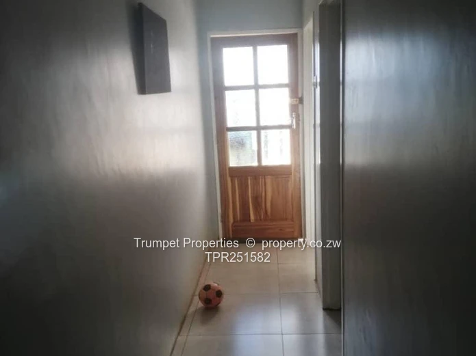 5-Bed Mazowe House — Tiled Interiors, Verandah & Solar