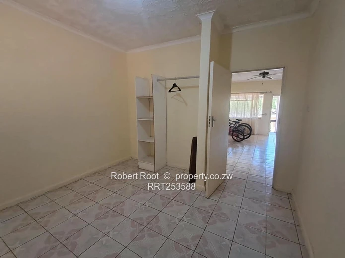 Sunny 2-Bed Cottage in Kambanji, Borehole & Tiled Floors