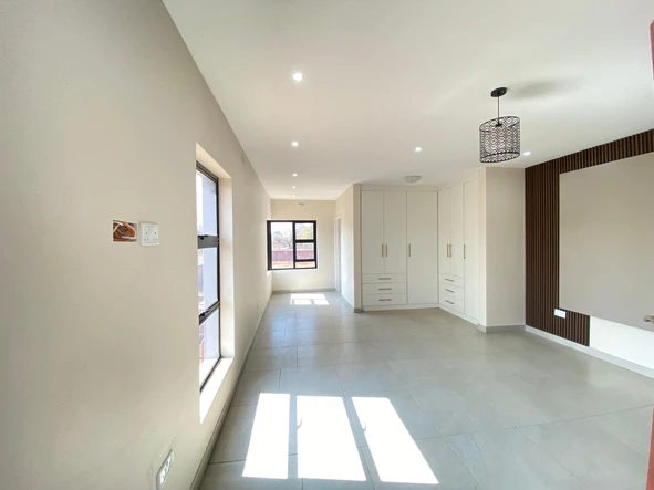 4 Bedroom Flat & Apartment