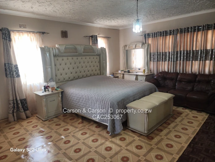 Spacious 5-Bed Windsor Park Home on 3,500m² with Borehole